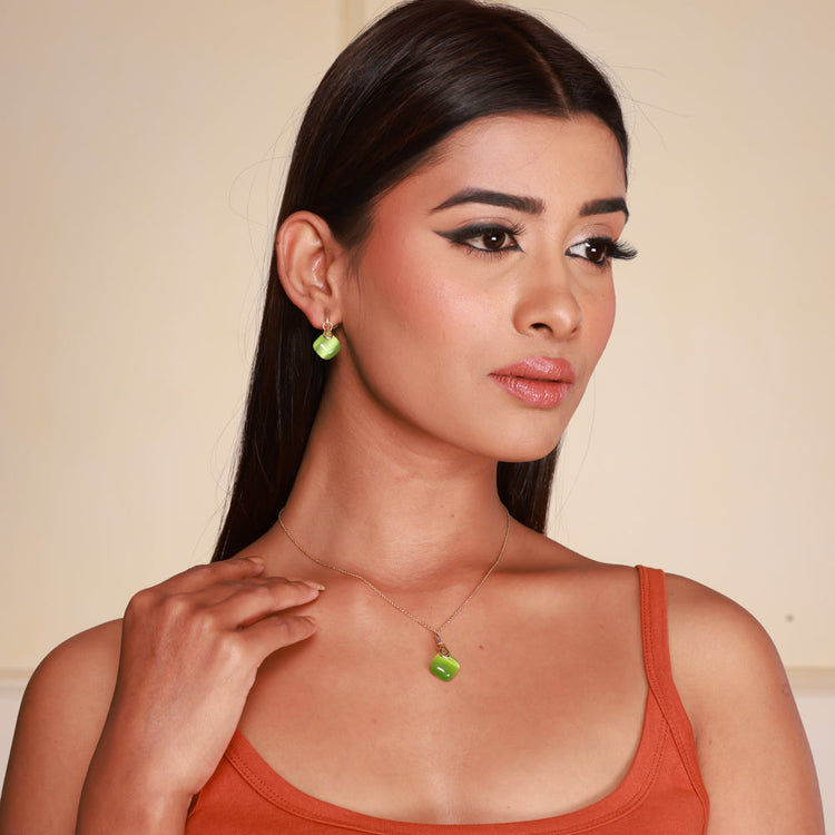 Buy Adorable KPN84 Turkish Bar Multi Green Stone Jhumka Necklace Online |  Kessa