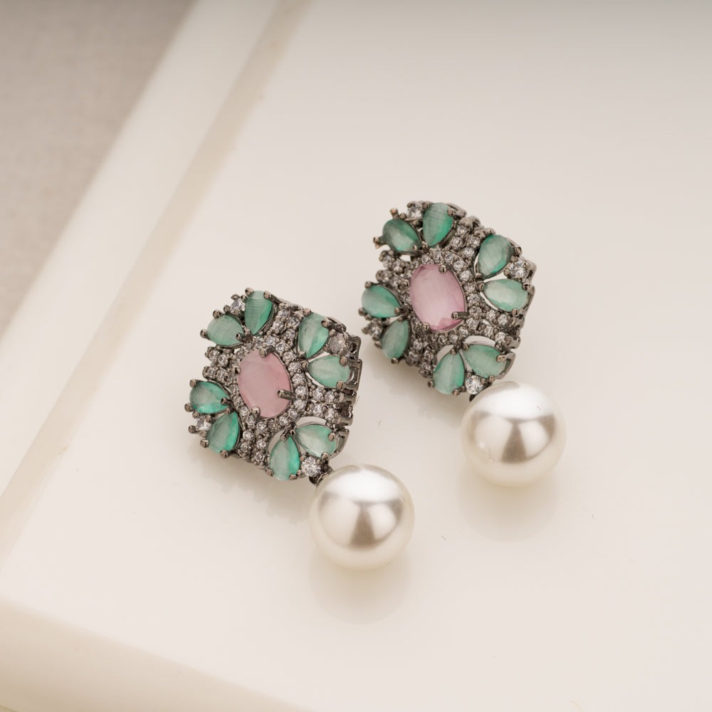 Juno Pearl Earrings