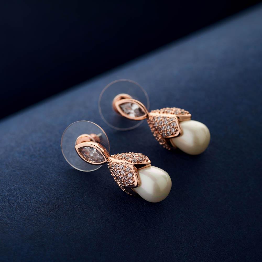 Kuhu Pearl stud Earrings - Blingvine Jewellery
