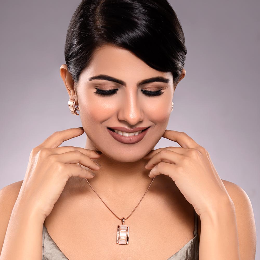 Naila Pendant Set