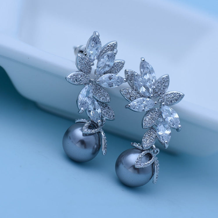 Perfect Grey Pearl earrings | Mabel Chong