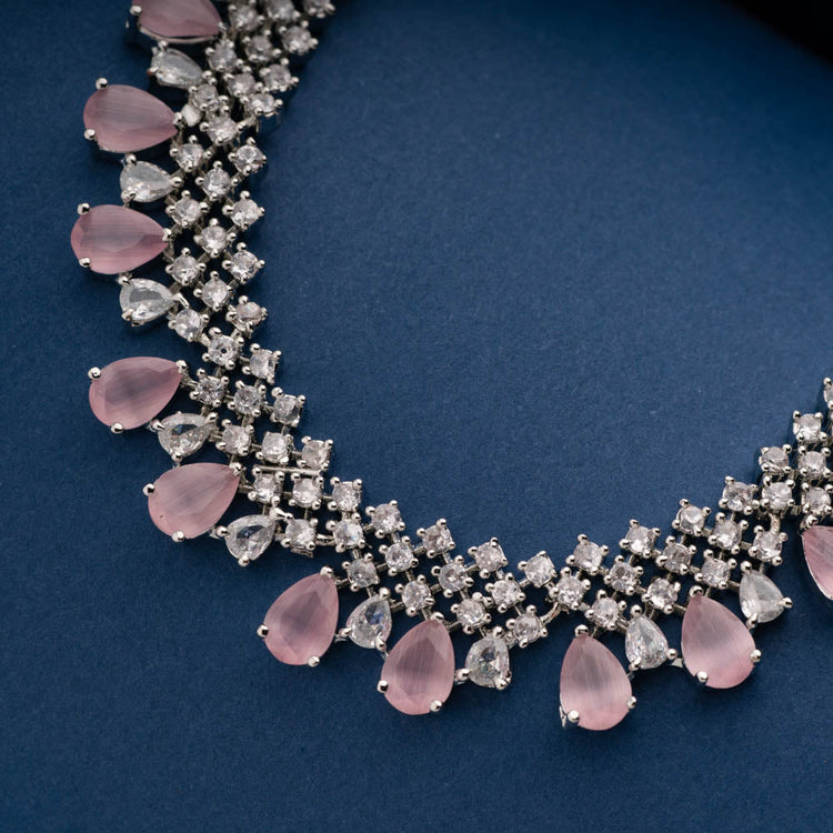 vo_plus. What else? @jacobandco pink diamond necklace #baselworld